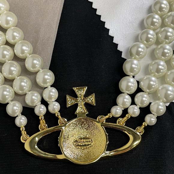 💯Vivienne Westwood Three Row Pearl bas relief Choker Necklace - Picture 3 of 6